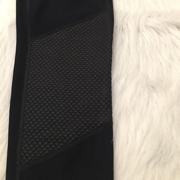 Layer 8 Black Cropped Zipper Leg Yoga Legging - Picture 3 of 6